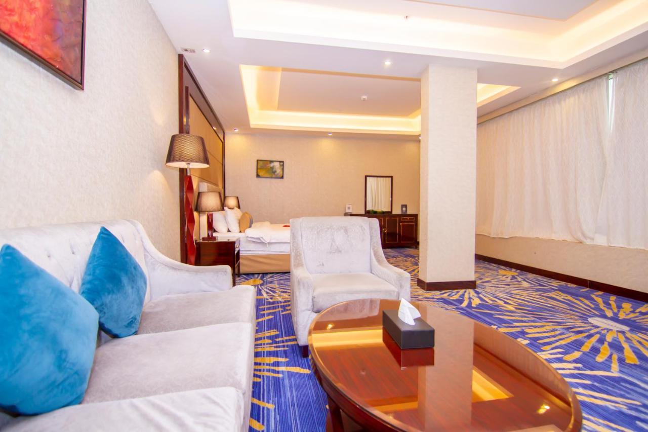 فندق هوليداي الخليج الرياض - Holiday Al Khaleej Hotel Екстер'єр фото